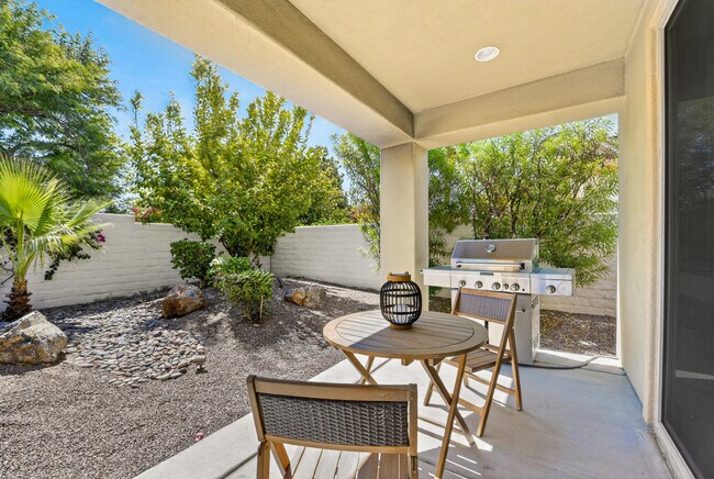 Building Photo - 41562 Via Arleta