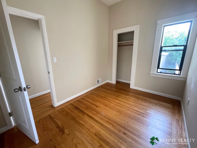 Building Photo - Two Bedroom Home in San Francisco, Bonus R...