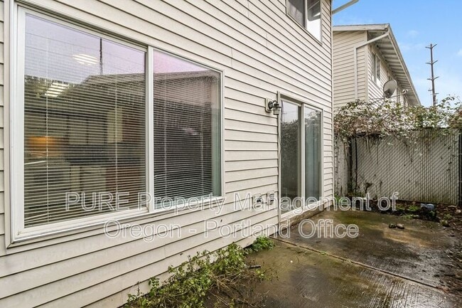 Building Photo - 16106 SE Caruthers St