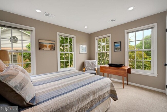Building Photo - 10159 Castlewood Ln