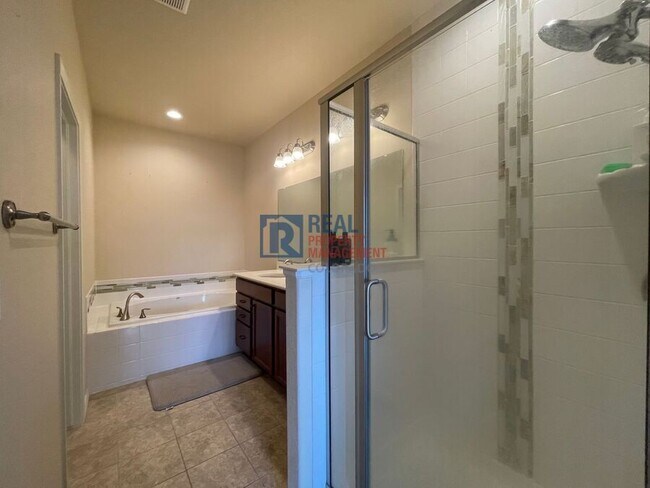 Building Photo - 10470 Mount Emerald Dr