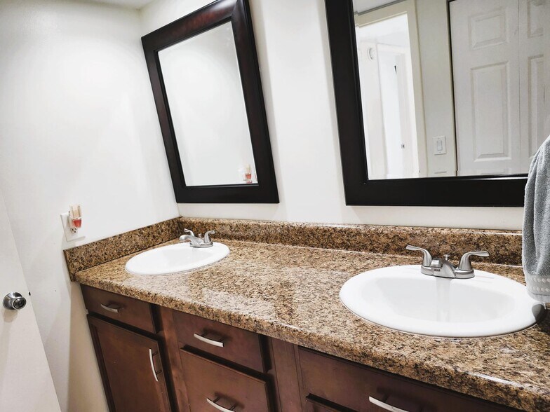Building Photo - 1570 Forest Lakes Cir