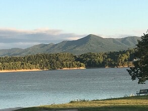 Building Photo - Lakefront Living with Stunning Views