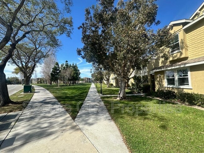 Building Photo - 3003 Shenandoah Dr