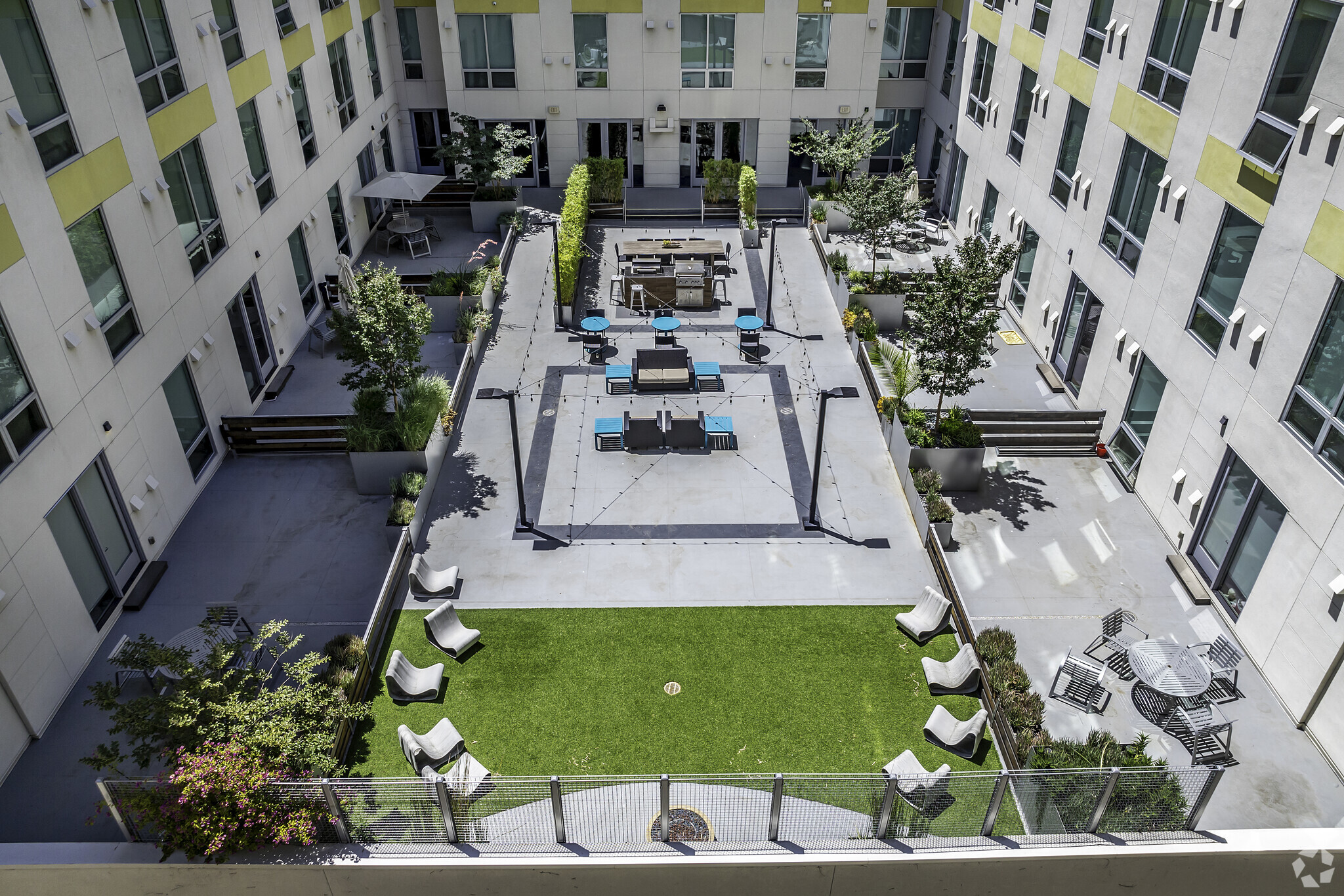 Courtyard Aerial - EVIVA Midtown Apartments