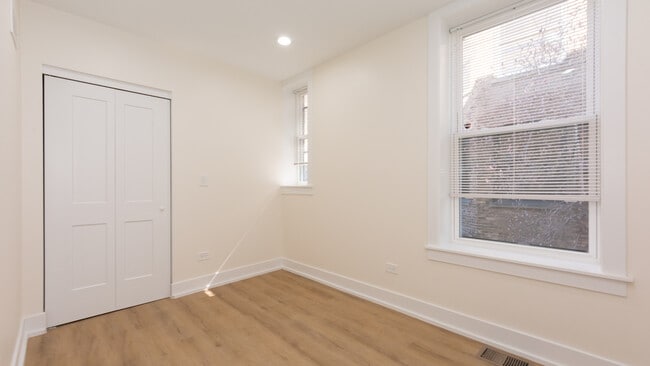 Building Photo - 2036 N Hoyne Ave