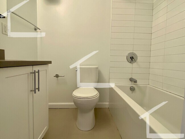 Building Photo - Nicely Renovated 2BR/1Bath in Brookline!