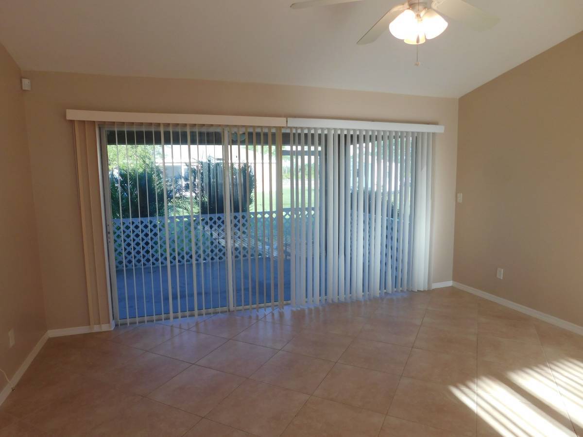 Building Photo - 4124 NE 8th Pl