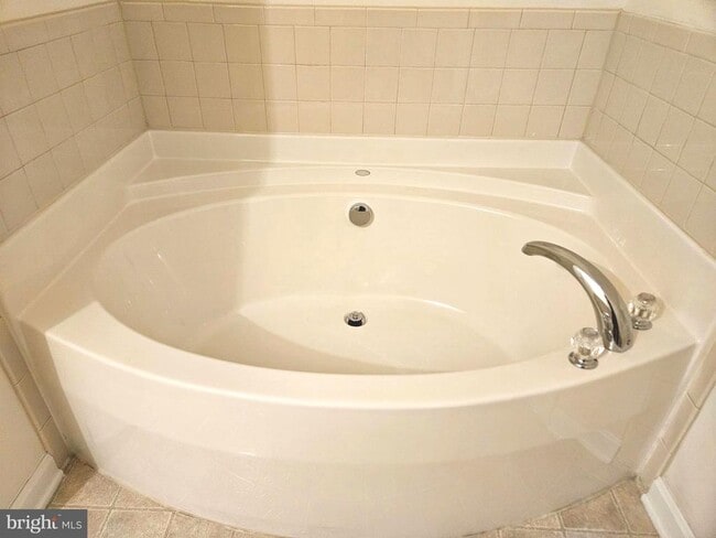 Building Photo - 1969 Peachtree Ct