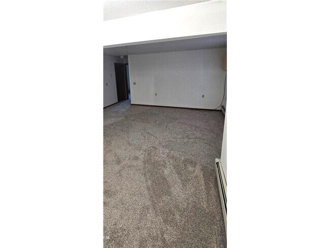 Building Photo - 16 Green River Rd