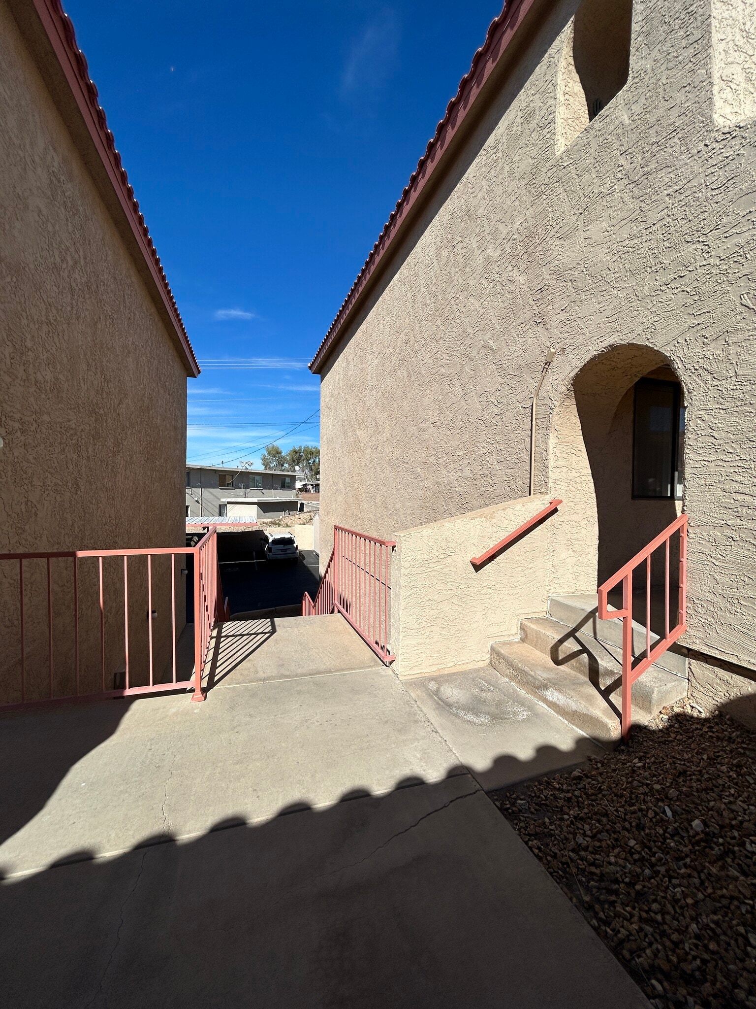 No neighbor to the left - 1957 Mesquite Ave