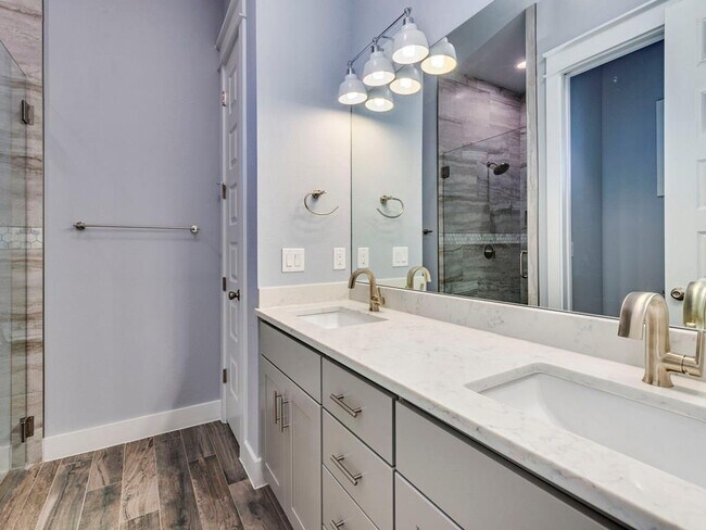 Building Photo - 103 E Walter Ave