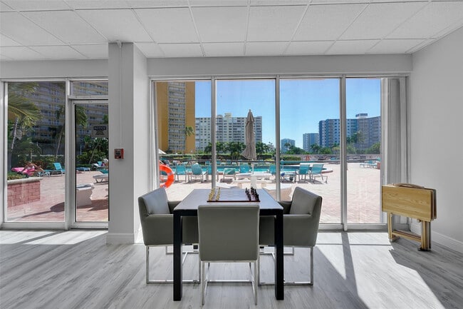 Building Photo - 405 N Ocean Blvd