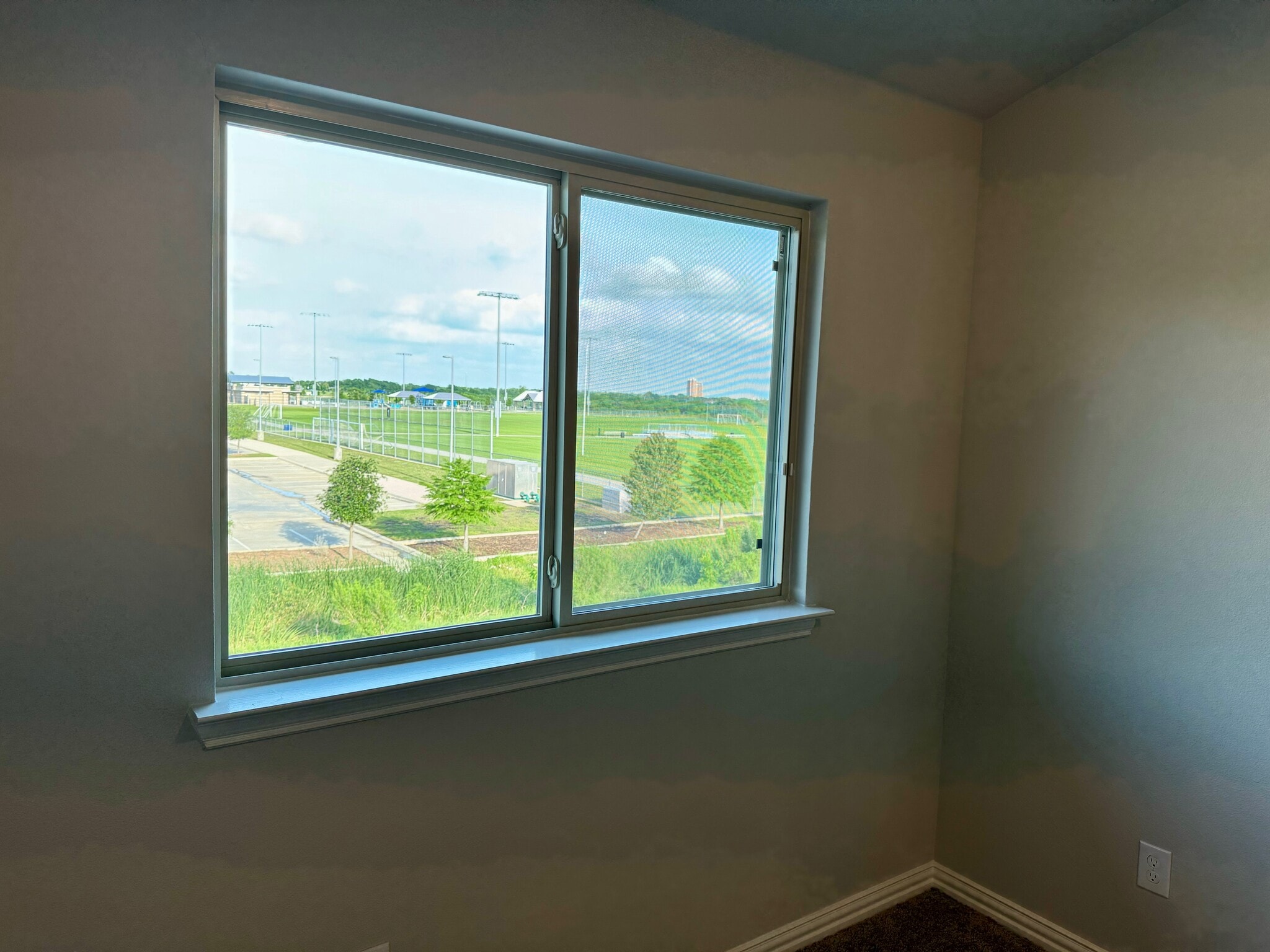 Building Photo - 3453 Solana Cir