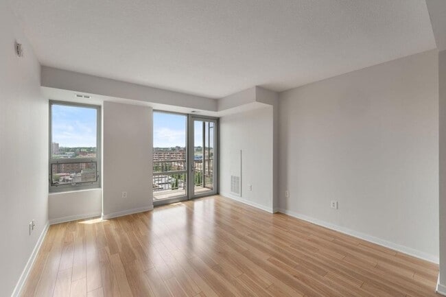 Building Photo - 929 Portland Ave