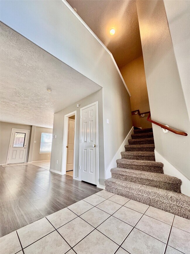 Building Photo - 10630 Acacia Forest tr