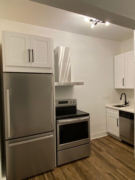 Building Photo - 5302 Hibiscus Dr