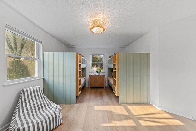 Building Photo - 169 Pompano St