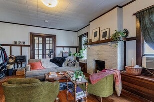 Building Photo - 602 S Broadway Ave