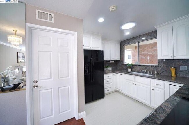 Building Photo - SERENE SYLVAN SANCTUARY - 4 Bed/2 Bath Home w/Private Pool - FREMONT