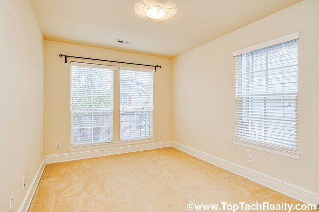 Building Photo - Beautiful 4 Bedroom | 2.5 Bathroom | 2,540 Sqft. Home | Central A/C | Solar Panels | Located in B...