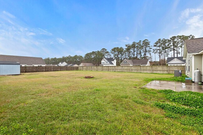 Building Photo - Bridgeport Home with Community Pool!