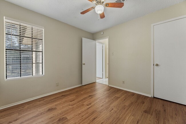 Building Photo - CV-AUS8904 Pineridge