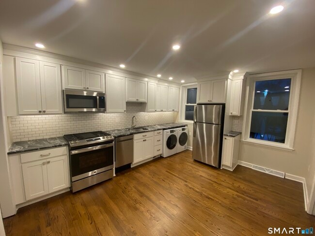 Building Photo - 63 Warren St