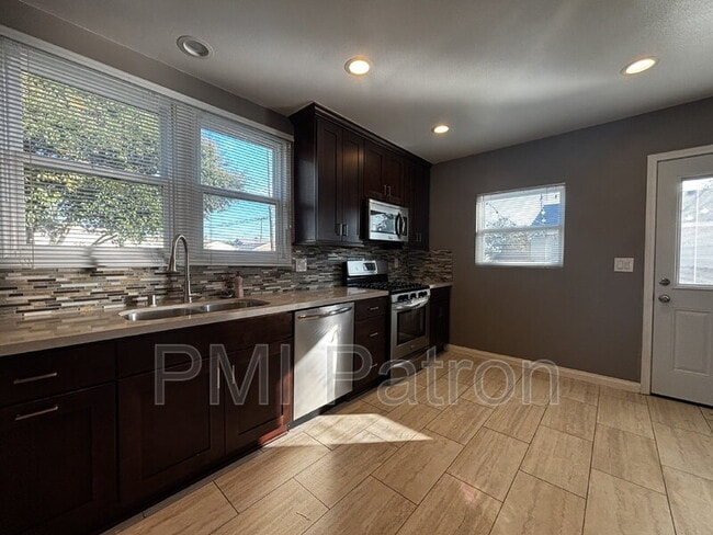 Building Photo - 2830 Harvey Way