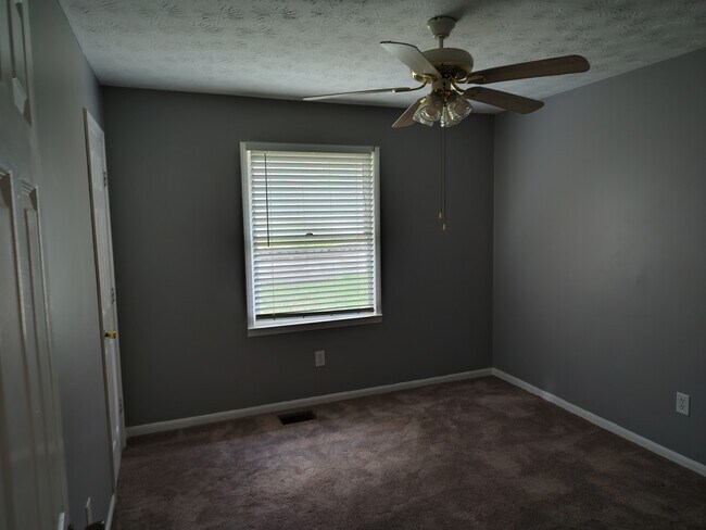 Building Photo - 2422 Happy Valley Cir