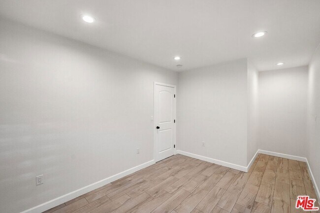 Building Photo - 2231 Laverna Ave