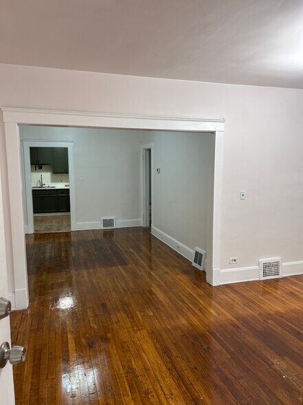 Building Photo - 10806 Bernard Ave