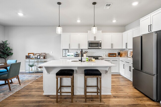 Building Photo - 20646 SE Gemstone Ave