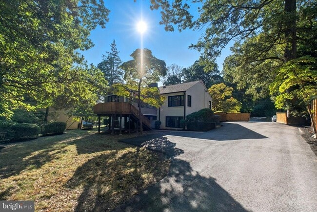 Building Photo - 2539 Gallows Rd