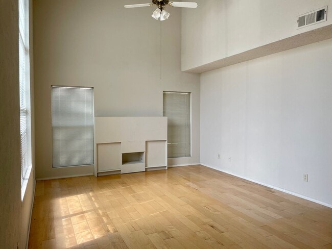 Building Photo - Two-story Duplex!