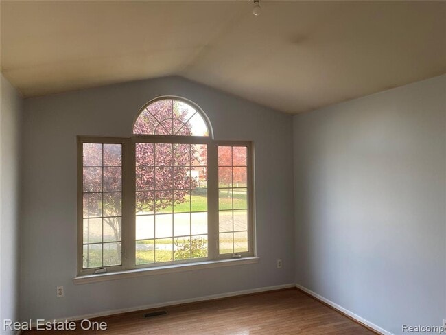 Building Photo - 39206 Silverthorne Bend