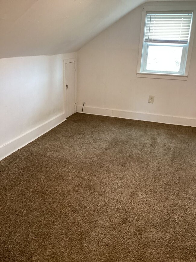 Building Photo - Charming House in the Country