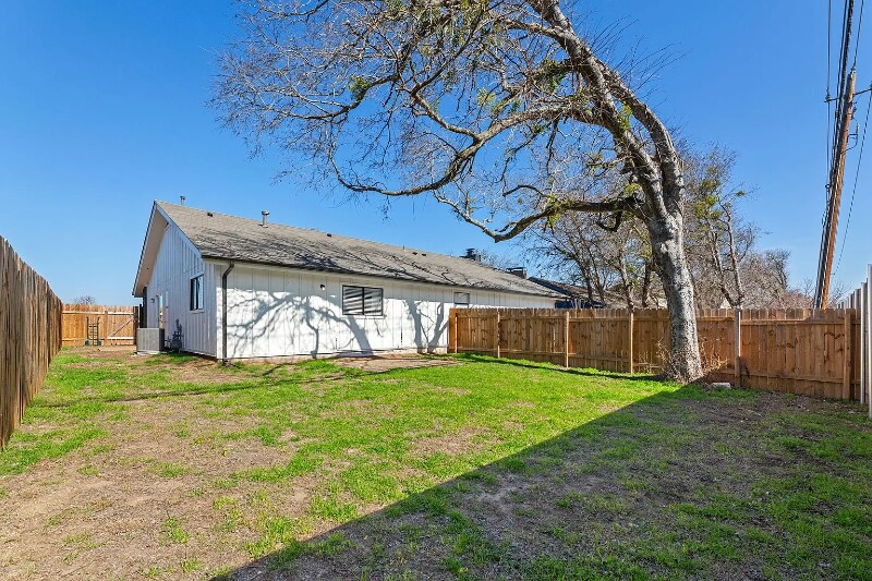 Building Photo - 5501 Purple Sage Dr