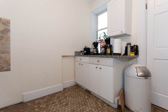 Building Photo - Modern Brookline 3bed / 1bath apartment on Saint Paul St near Boston University