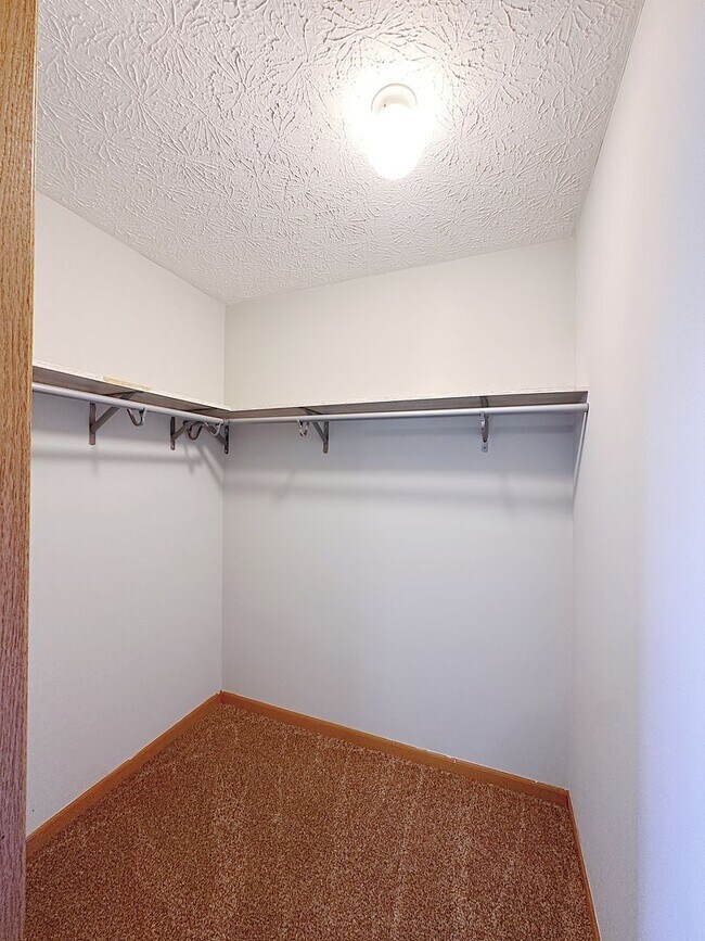 Building Photo - 2332 Hopkins Dr