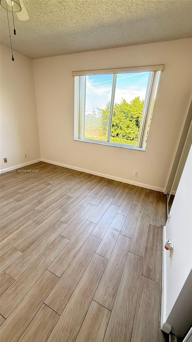 Building Photo - 16727 Hemingway Dr