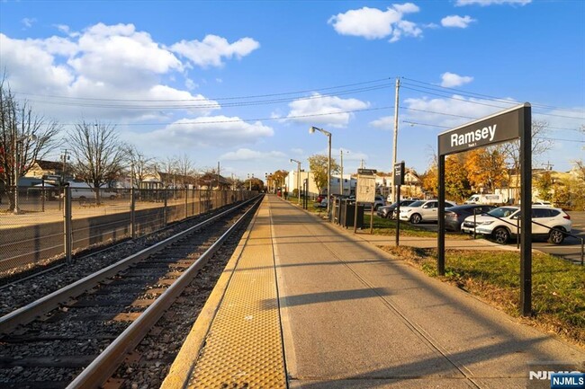 Building Photo - 53 Regency