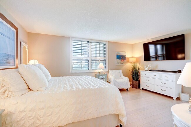 Building Photo - 5480 N Ocean Dr