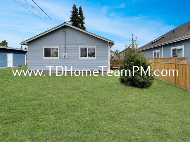 Building Photo - Charming 3-Bed Home with Granite Counterto...