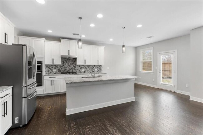 Building Photo - 204 Cardinal ln