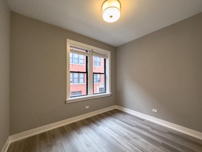 Building Photo - 3946 N Janssen Ave