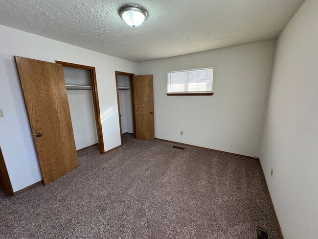 Building Photo - 3 bed, 2 bath, 2 car with 2 extra living spaces and new appliances, paint and carpet! Located clo...