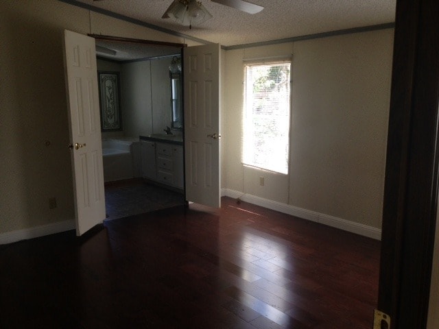 Building Photo - Large Updated Three Bedroom