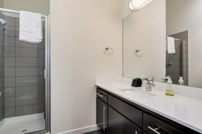 Building Photo - 1308 E Marion St