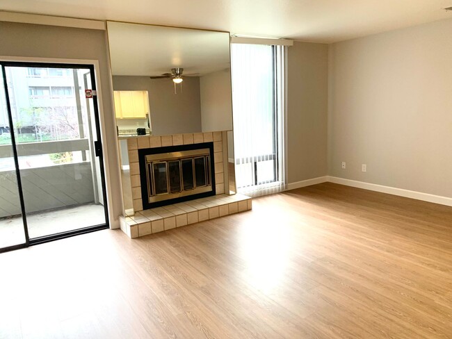 Building Photo - UPSCALE 2 BEDROOM CONDO WITH FIREPLACE, PO...